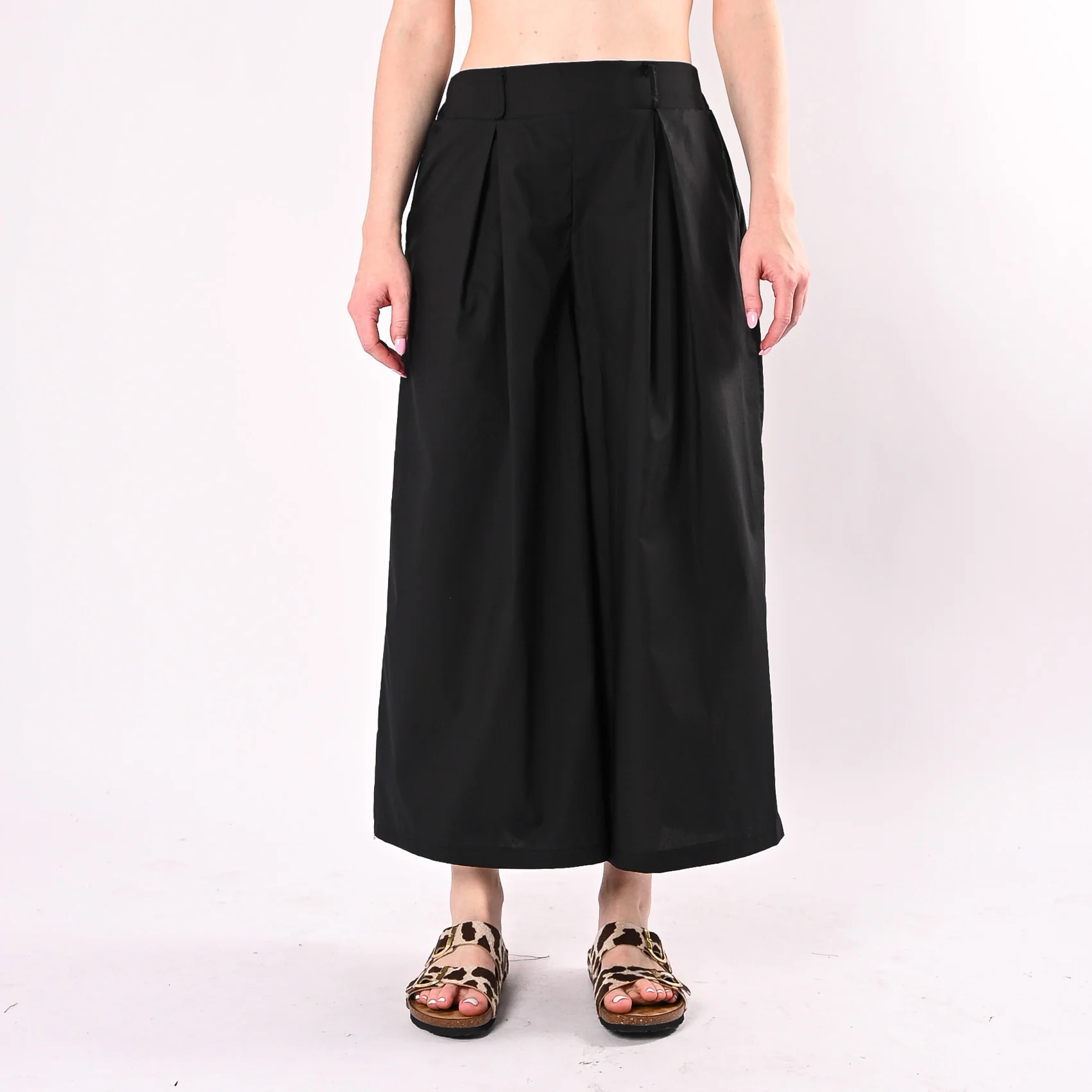 HAVEONE - PANTALONE CROPPED IN POPELINE CON PINCES ART. PFW-Q663/N - NERO - Image 2