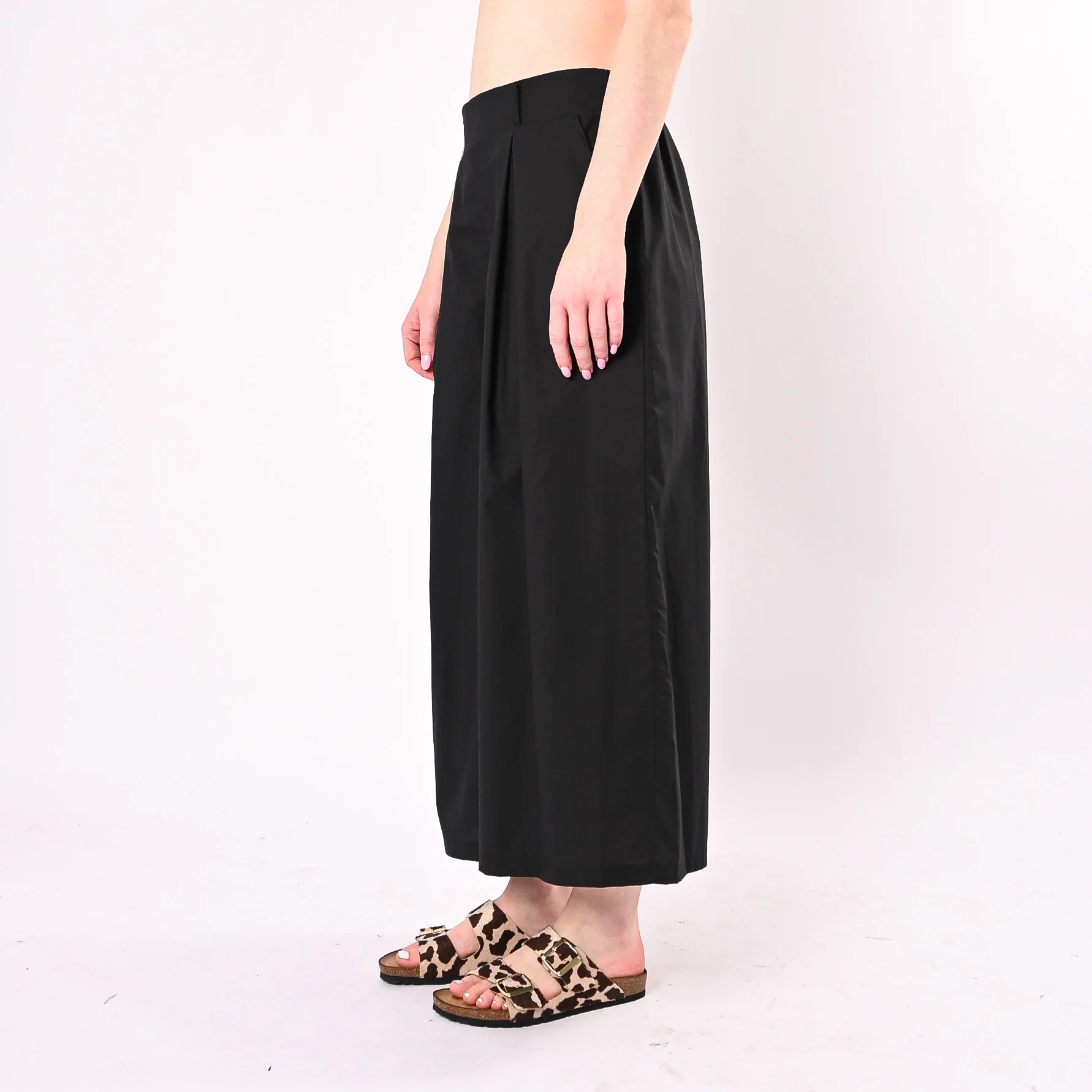 HAVEONE - PANTALONE CROPPED IN POPELINE CON PINCES ART. PFW-Q663/N - NERO - Image 3