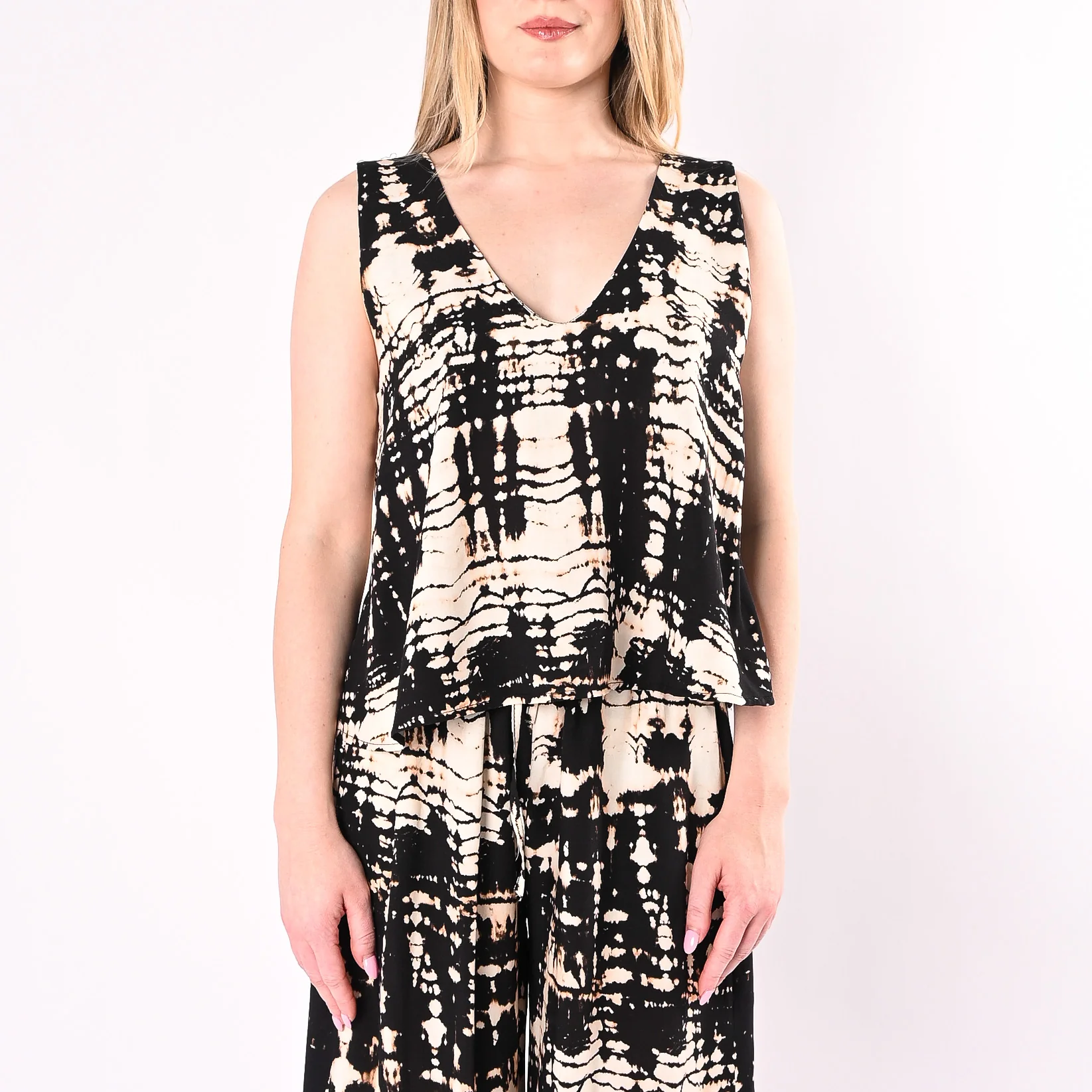 HAVEONE - TOP SCOLLO V FANTASIA BATIK ART.RMA-Q329/NB - NERO/BURRO - Image 3