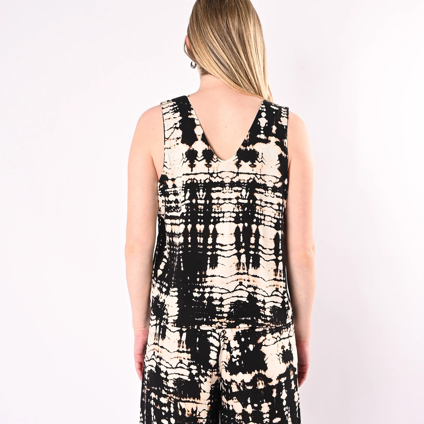 HAVEONE - TOP SCOLLO V FANTASIA BATIK ART.RMA-Q329/NB - NERO/BURRO - Image 5