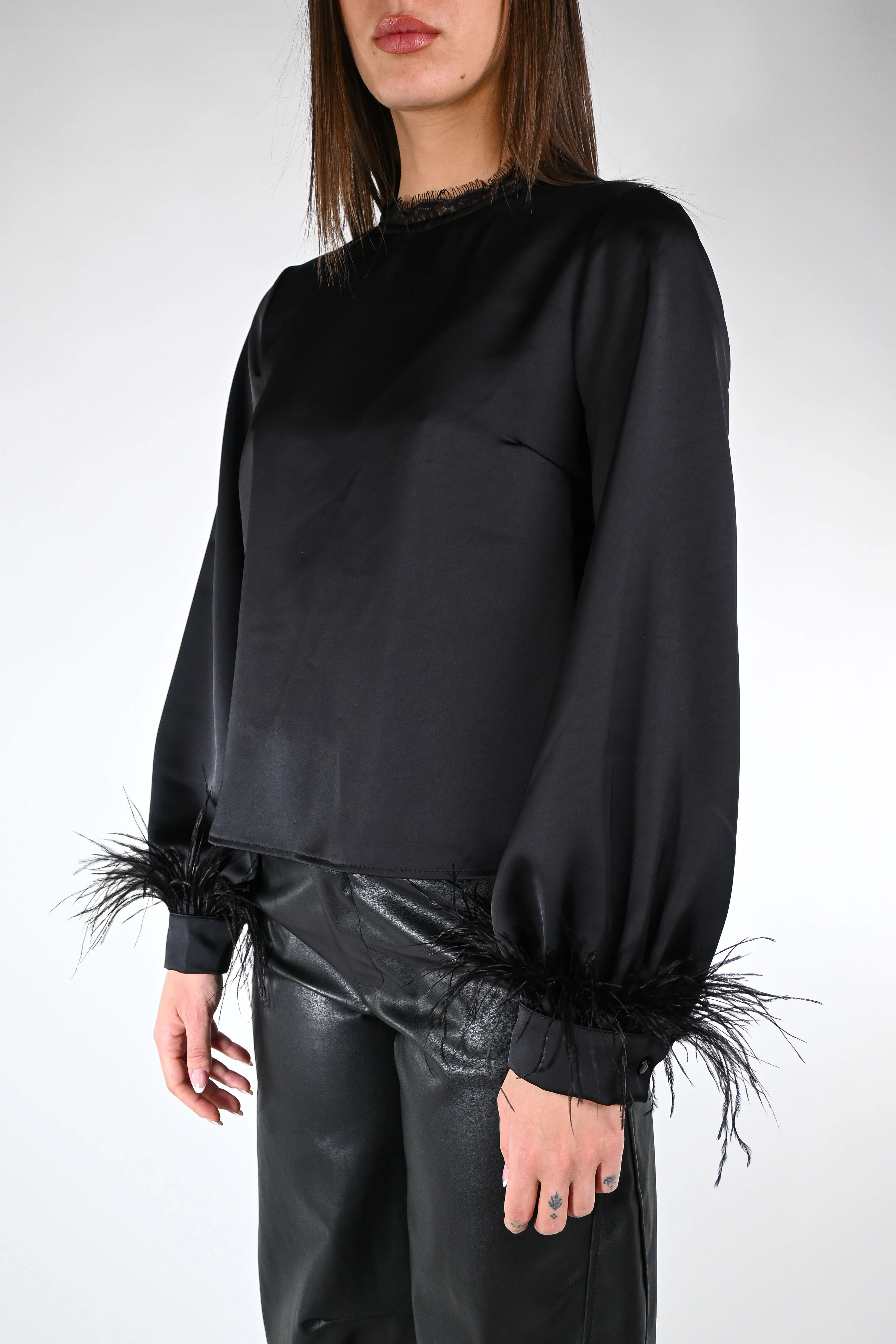 MOTEL - BLUSA IN RASO CON PIZZO E PIUME ART.W25CC64 - NERO - Image 3