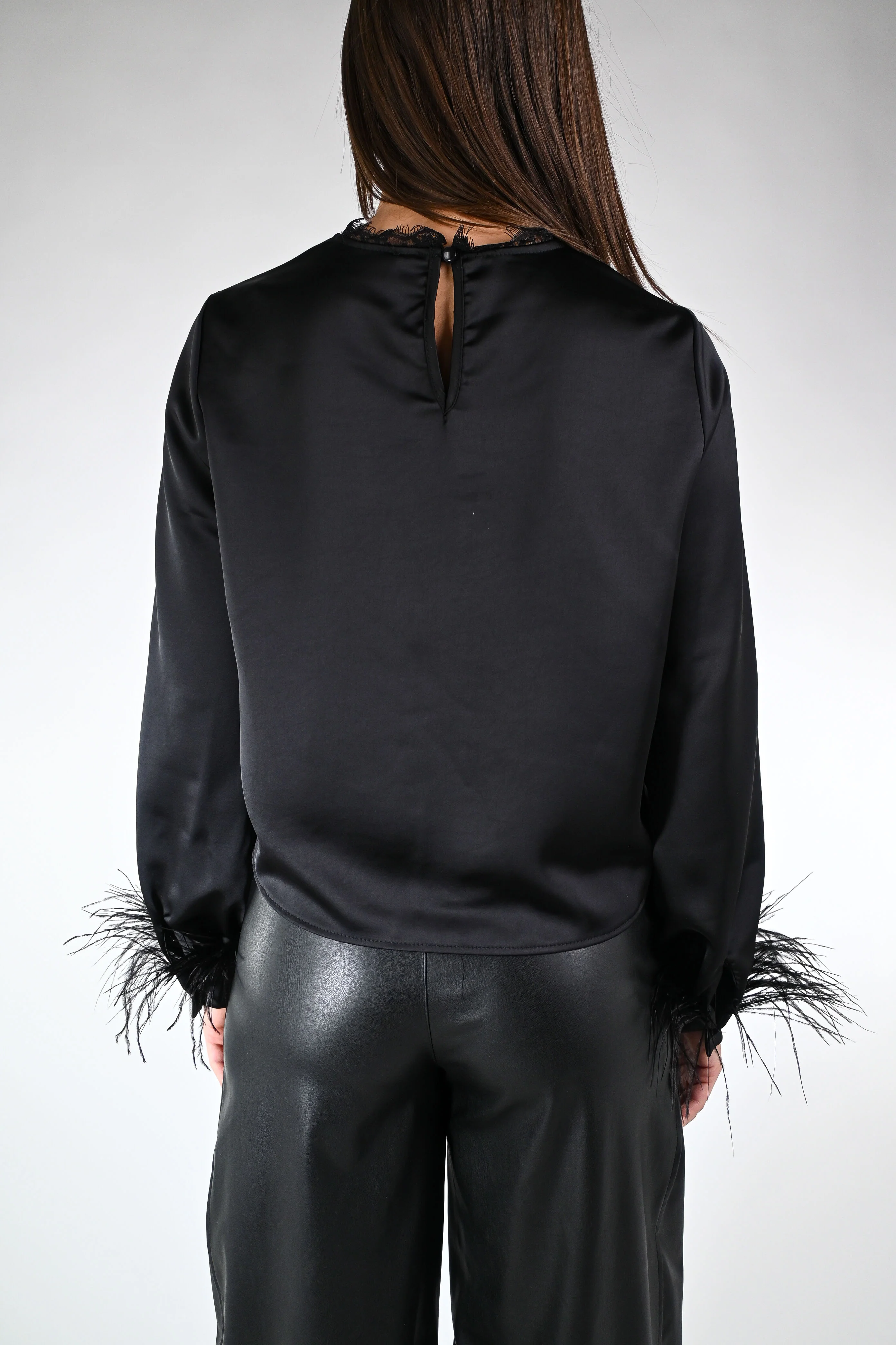 MOTEL - BLUSA IN RASO CON PIZZO E PIUME ART.W25CC64 - NERO - Image 5