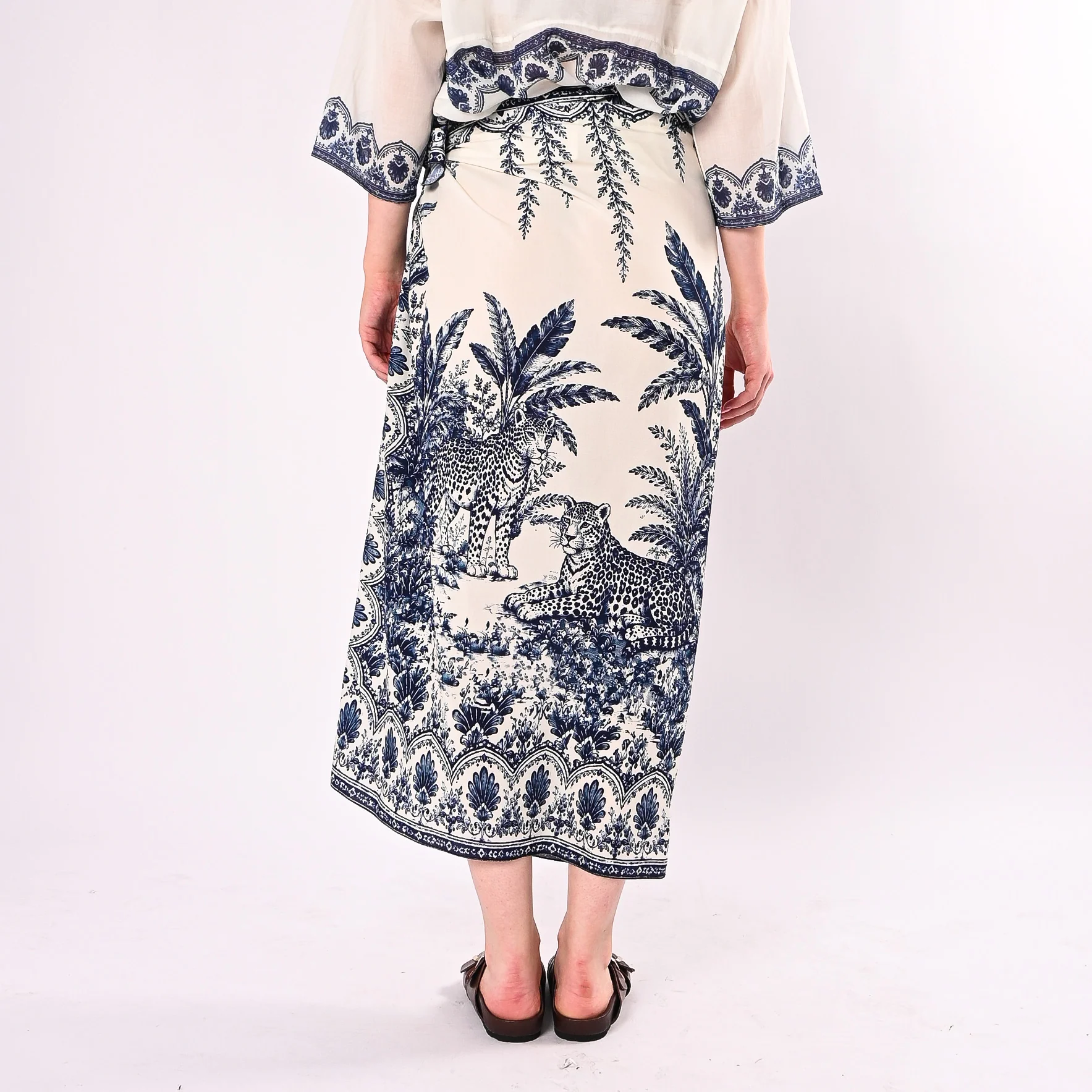 TENSIONE IN - GONNA LUNGA FOULARD STAMPA GIAGUARO ART.260492/BB - BIANCI/BLU - Image 4