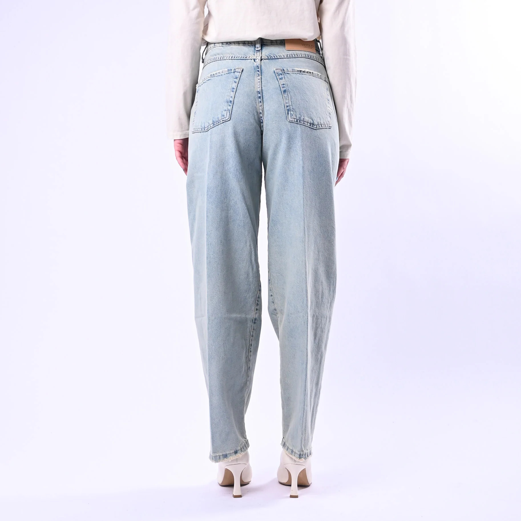 VICOLO - JEANS MAGDA BARREL ART.DAB5209/J - LAVAGGIO CHIARO - Image 4